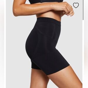 SPANX Black OnCore Mid-Thigh Short Sz L